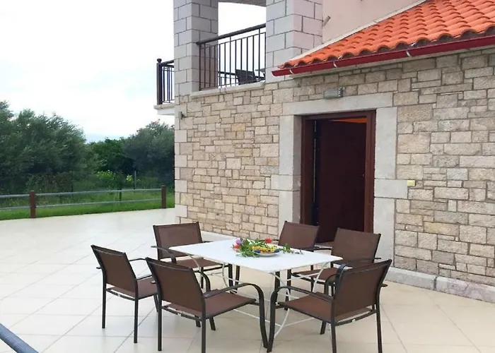 Glyfada Iii 펜션 Parálion Ástros